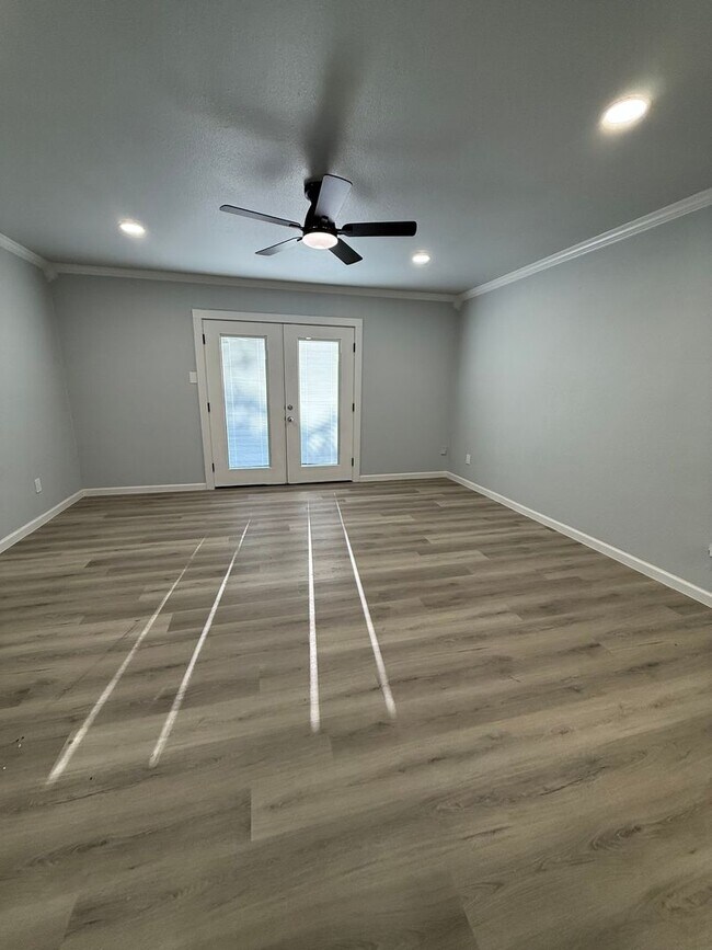 Foto del edificio - 4004 Scruggs Dr