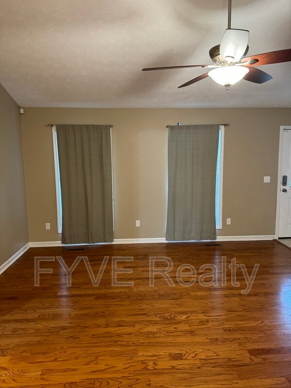 Building Photo - 8104 Nutmeg Cir