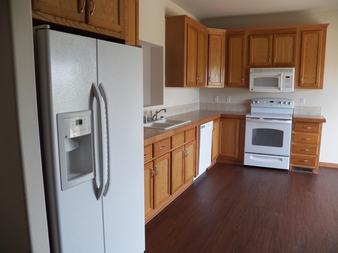 3711 Saddle Horn Trail, Ogden, KS 66517 Townhome Rentals in Ogden KS