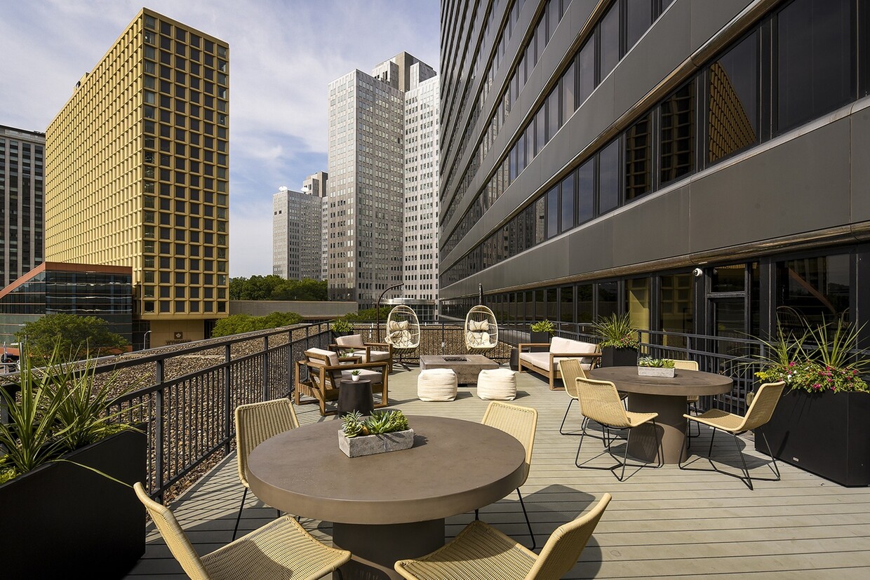 Terraza para residentes al aire libre - Apartments at River View