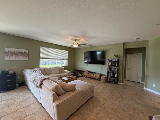 Foto del edificio - Adorable 3 Bedroom, 2 Bathroom Home in a Quiet North Hanford Neighborhood