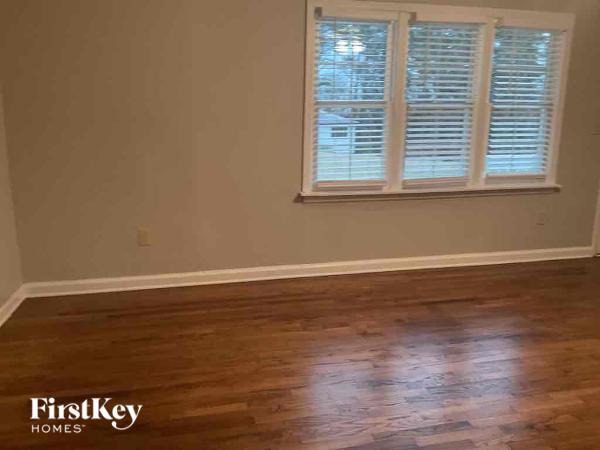 Building Photo - 6064 Blackhawk Trail SE