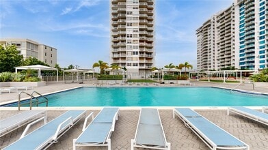 Building Photo - 18011 Biscayne Blvd