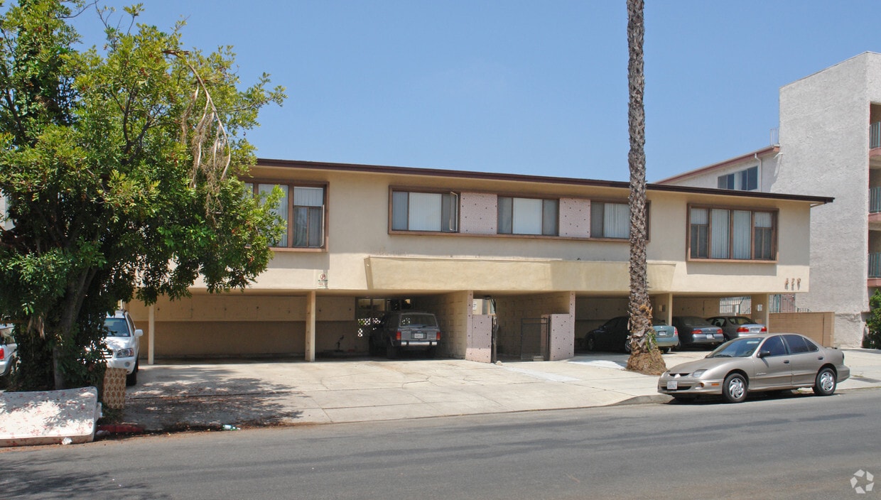 Building Photo - 429 S Holt Ave