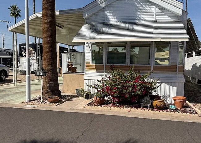 Foto del edificio - 303 N Lindsay Rd