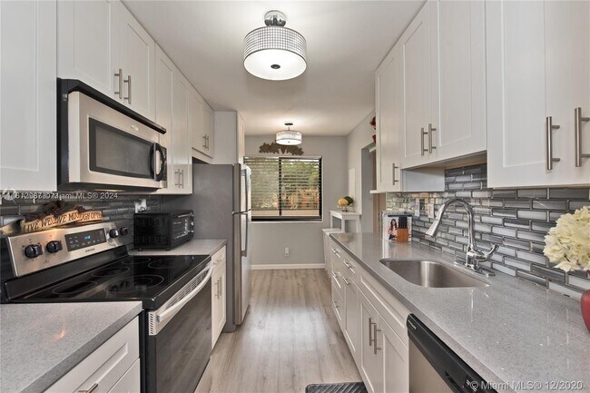 Foto del edificio - 185 Lakeview Dr