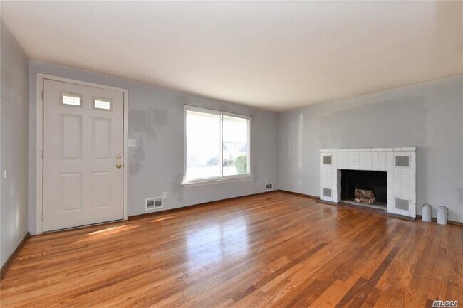 Building Photo - 41 Marwood Rd N