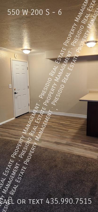 Building Photo - 550 W 200 S