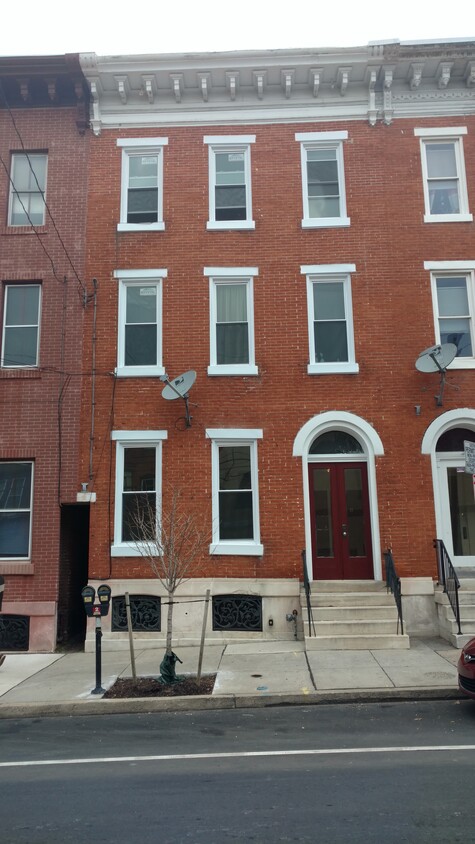 Exterior front - 13 E Walnut St