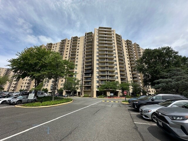 Foto del edificio - 203 Yoakum Pkwy