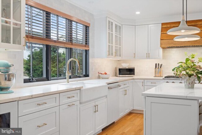 Foto del edificio - 7113 Bristol Rd