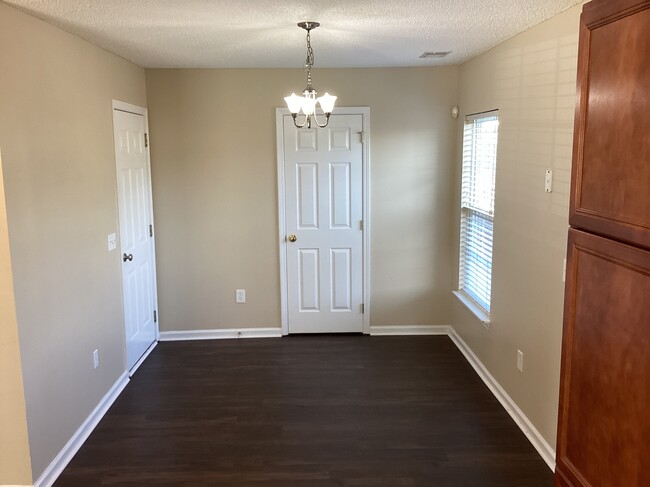 Foto del edificio - 8565 Chloe Ln