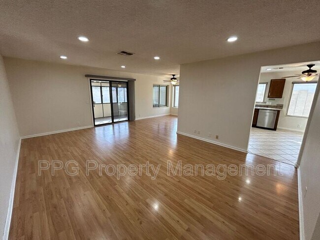 Building Photo - 8803 W Seldon Ln