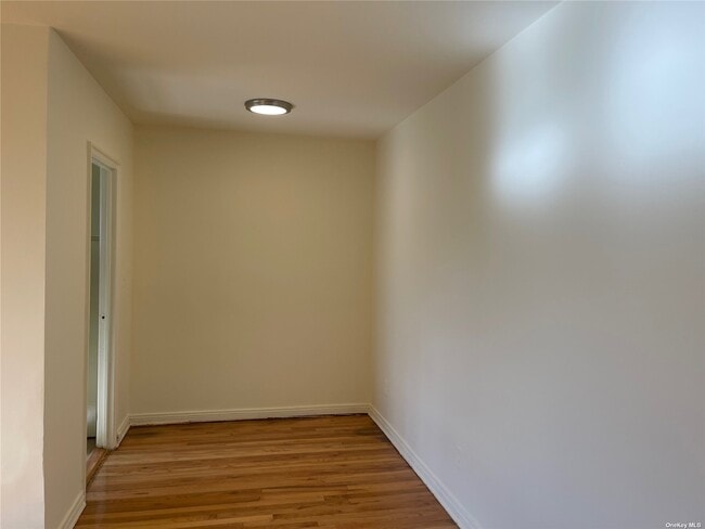 Building Photo - 275 Maple Ave