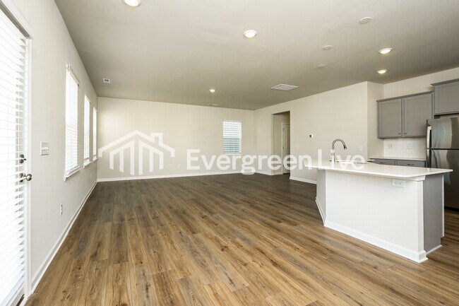 Building Photo - 834 Pear Blossom Ct