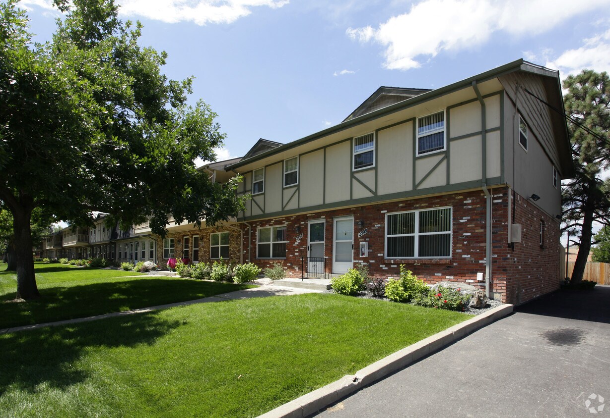 Foto principal - Iris Street Townhomes