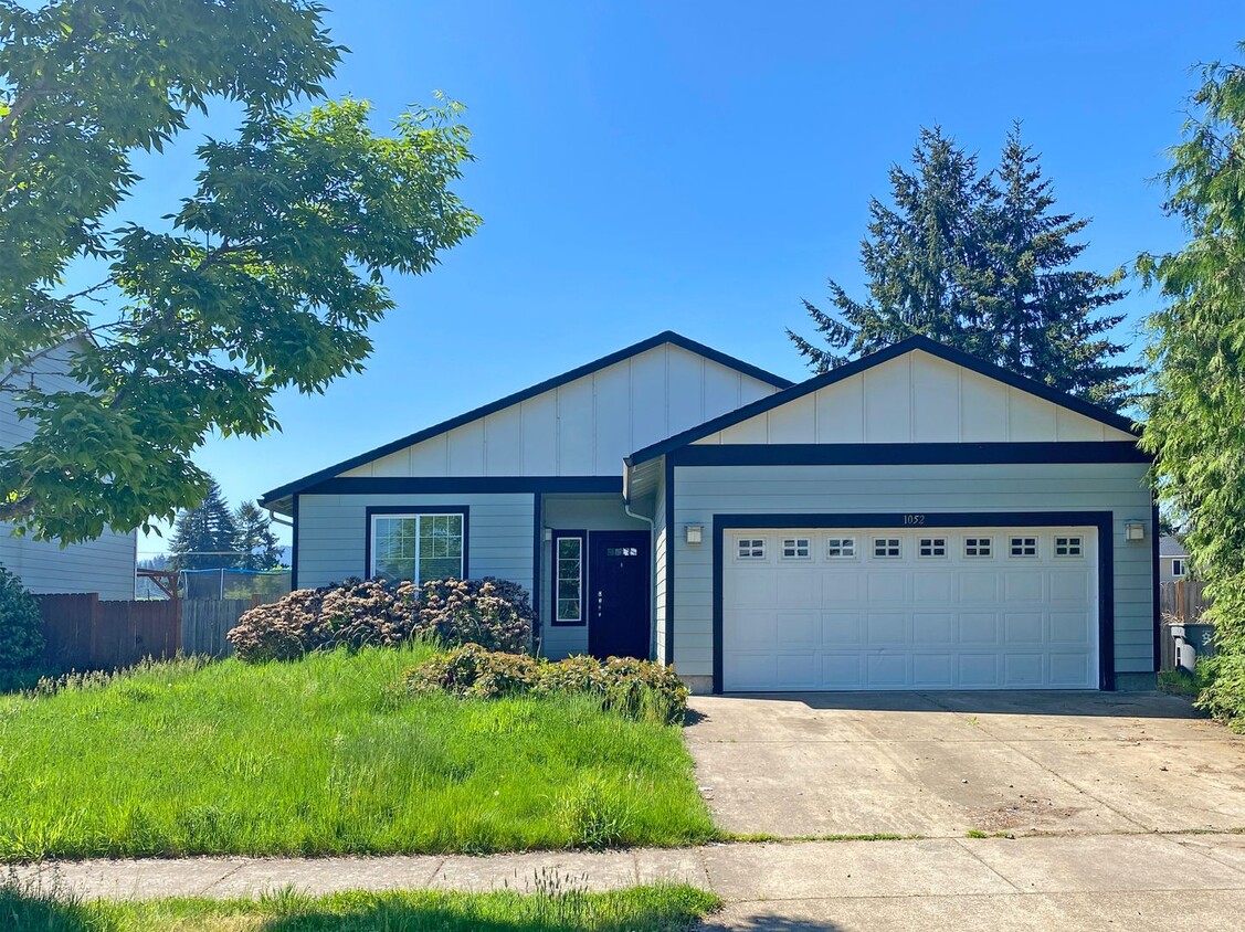 Primary Photo - Charming Single Level in a Quiet Neighborhood