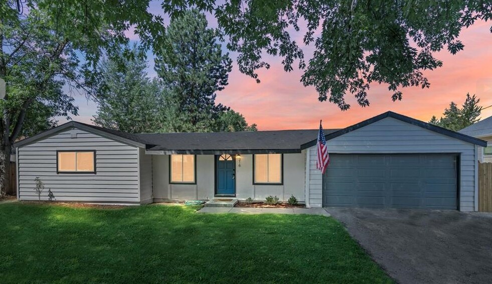 Primary Photo - 316 E 46th Pl