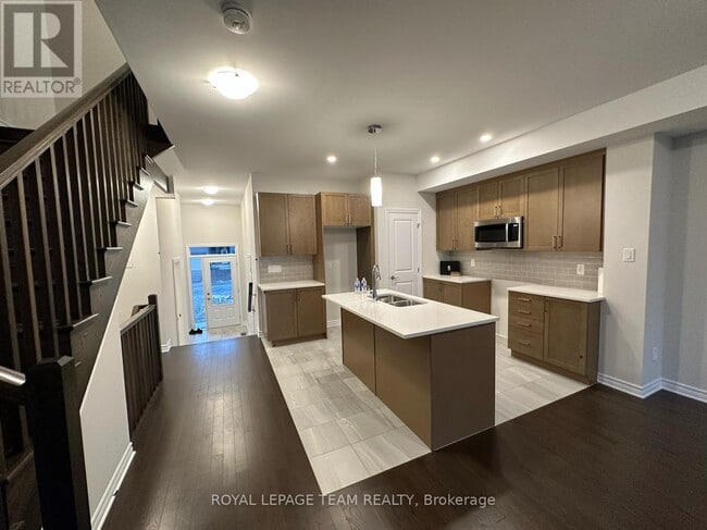 Building Photo - 28 Atop Ln