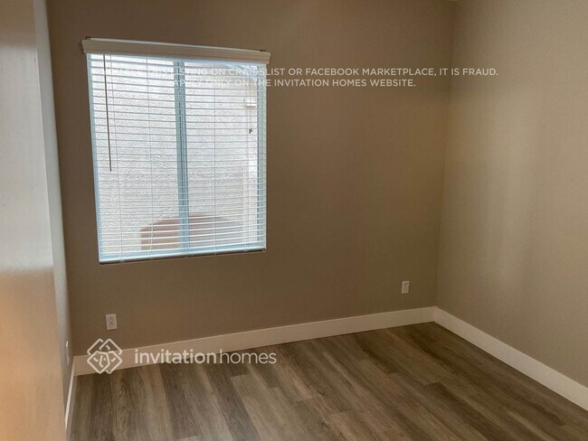 Foto del edificio - 9113 Blue Raven Ave