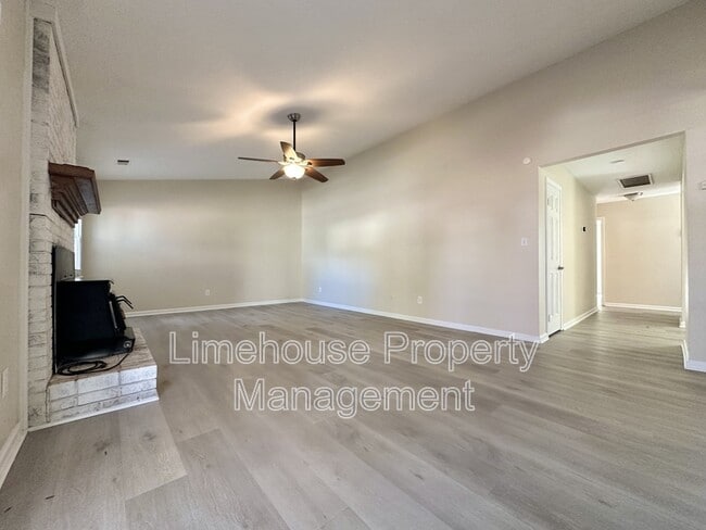 Building Photo - 1273 Nesbitt Dr