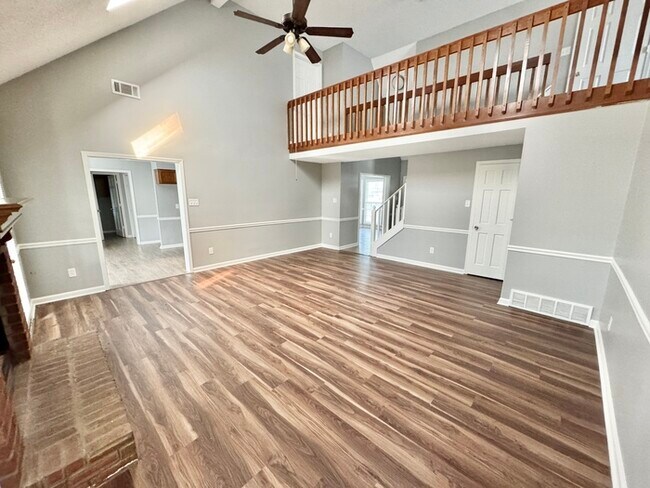 Foto del edificio - 8415 Woolrich Dr