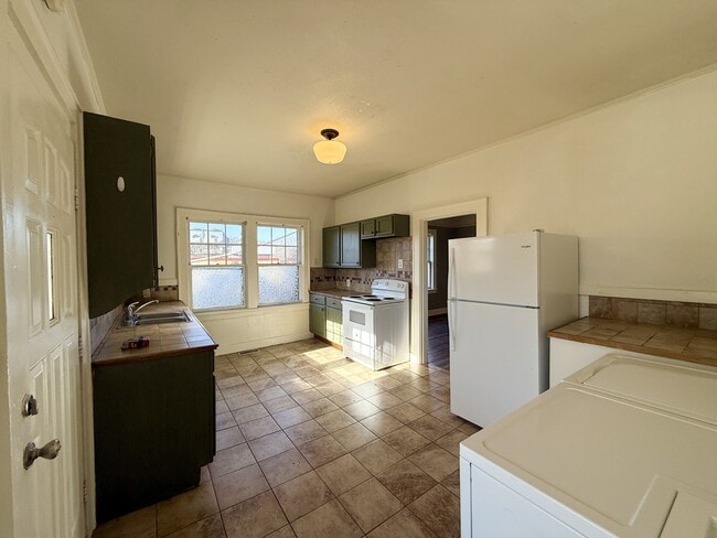 Foto del edificio - 834 Malvern Ave