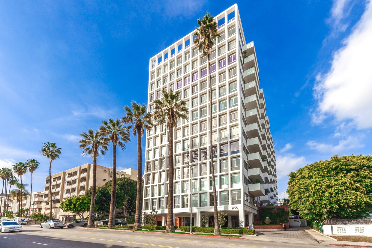 Building Exterior - 7135 Hollywood Blvd