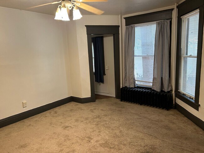 Building Photo - Cute One-Bedroom in Downtown Victorian wit...