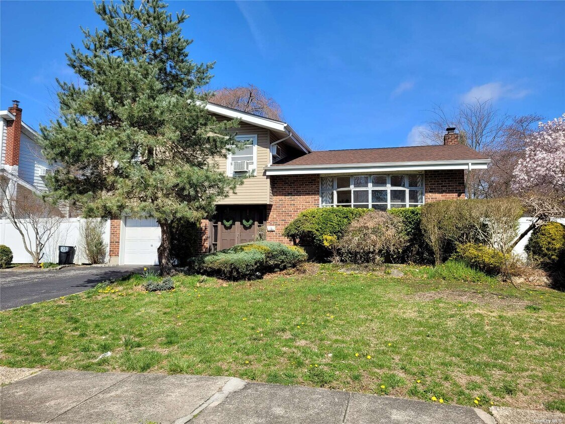 29 Village Dr, Jericho, NY 11753 House Rental in Jericho, NY