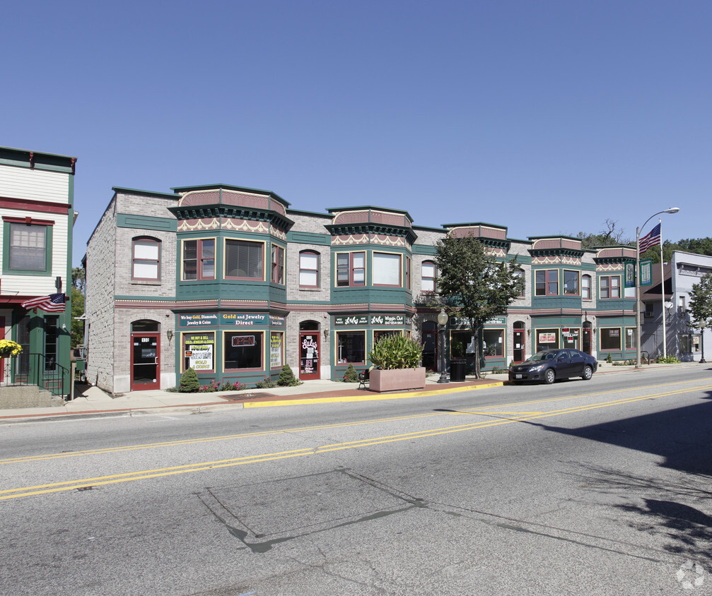 Primary Photo - 122-140 Main St