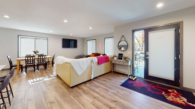 Foto del edificio - 707 13th Ave SE