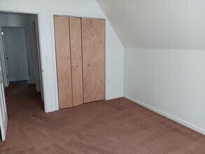 Building Photo - 18 E Grand Ave