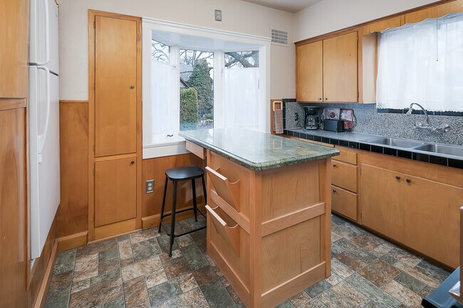 Building Photo - 3104 W Kootenai St