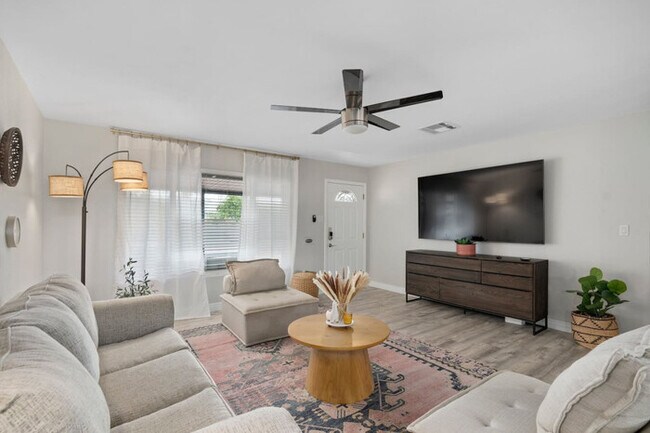 Building Photo - Old Town Scottsdale w/ Game Room
