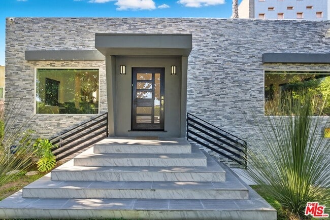 Foto del edificio - 10915 Ayres Ave