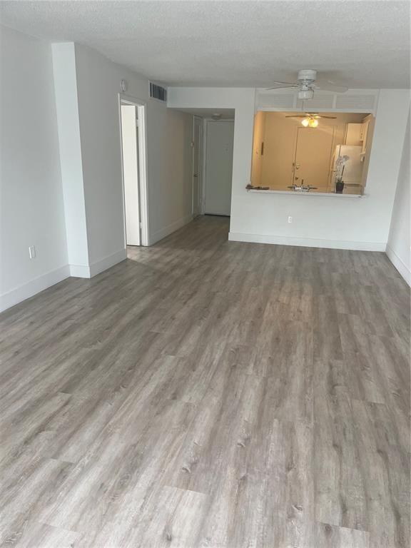 Foto del edificio - 6855 Abbott Ave