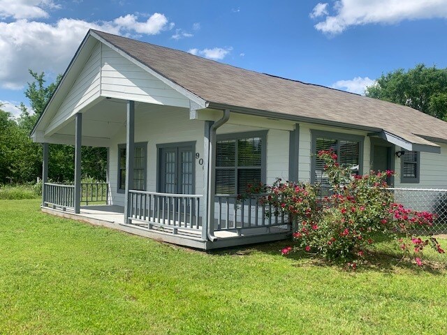 Home with front poarch - 9005 Johnson Rd