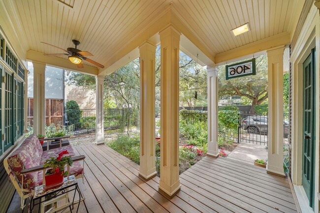 Building Photo - 406 Sul Ross St
