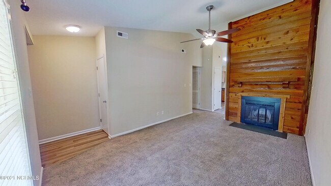 Building Photo - 178 Village Cir
