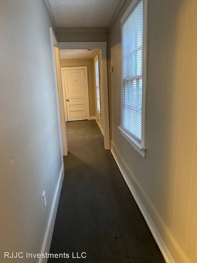 Building Photo - 1 br, 1 bath House - 528 Michigan Street