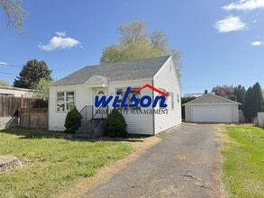 Building Photo - 1005 S 33rd Ave