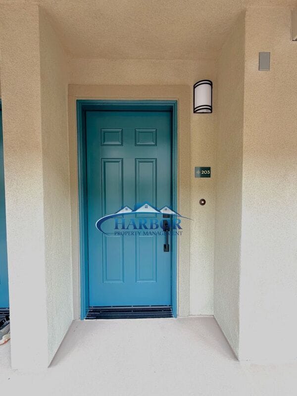 Building Photo - 927 Deep Valley Dr