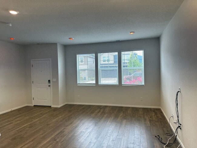 Foto del edificio - Newer 4 bedroom 2.5 bathroom house!