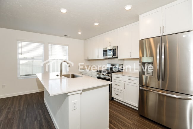 Building Photo - 896 Knowledge St