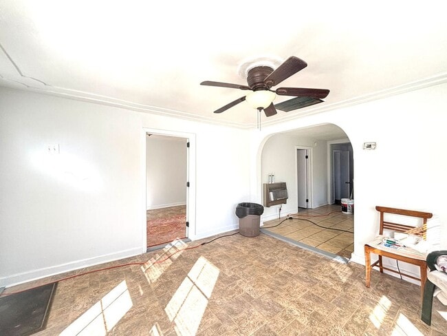 Building Photo - Country Living in Huger!