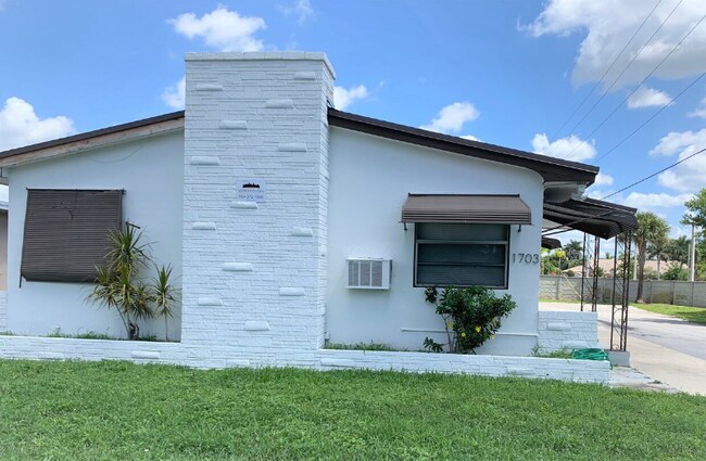 Foto del edificio - 1703 Thomas St