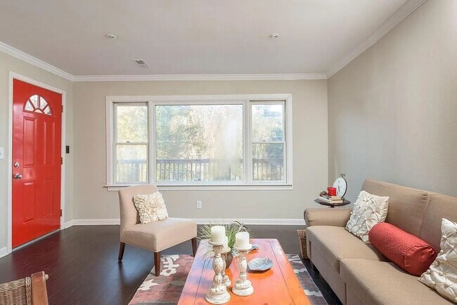 Foto del edificio - Cozy 2BR Home —1 minute from North Shore / Downtown