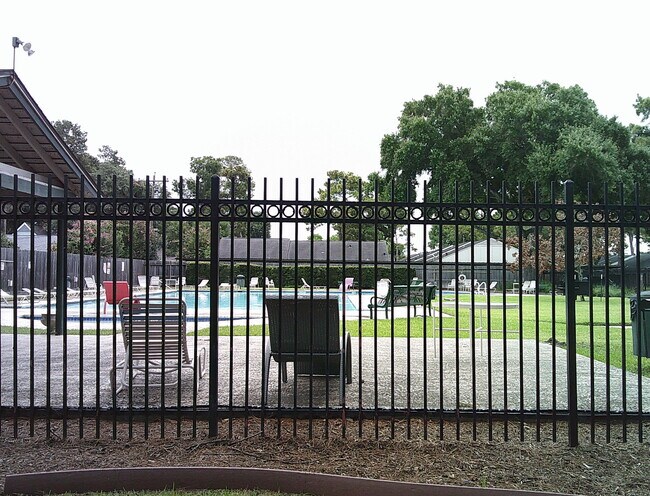 Foto del edificio - 1102 W Tri Oaks Ln