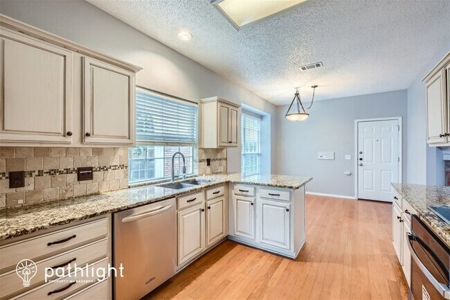 Foto del edificio - 9512 Preston Vineyard Dr